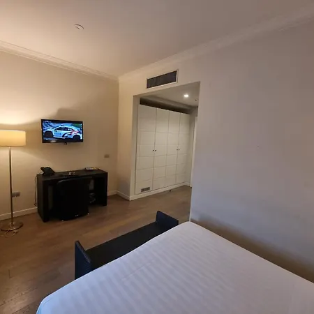 Hotel Tag